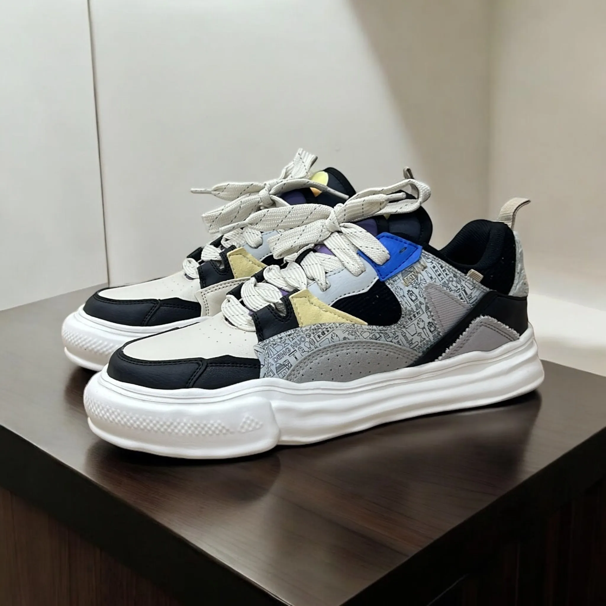 SEMIR UNISEX SNEAKERS IN CONTRAST COLOR
